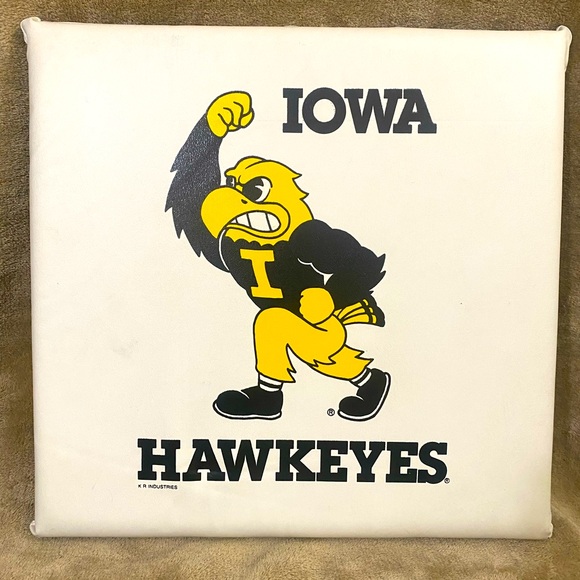 Vintage Iowa Hawkeyes Football 15” X 15” Stadium Seat Cushion - Picture 1 of 11